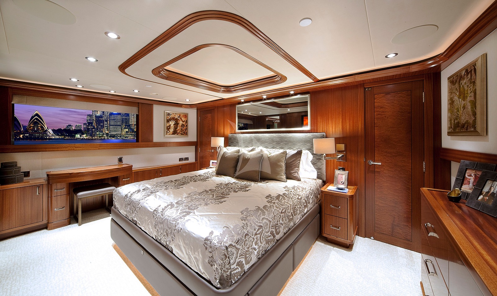Pipe Dream Yacht - Image 8