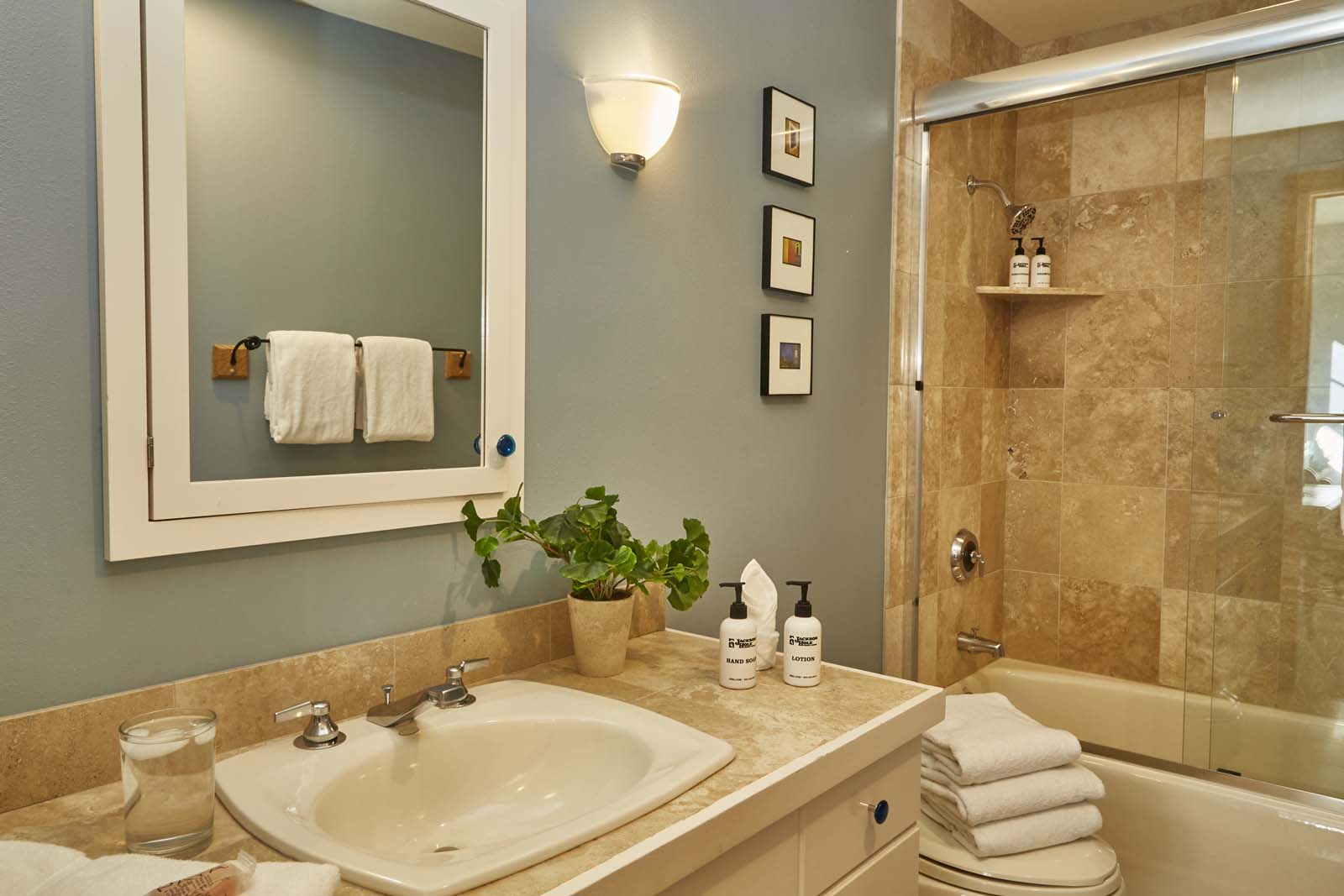 Cottonwood House - Image 11