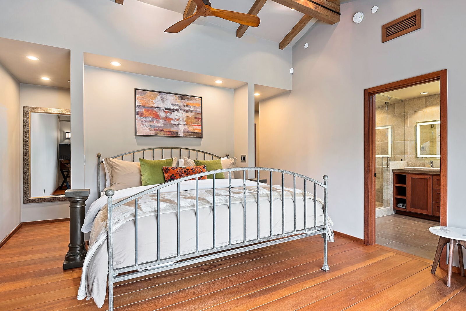 Middle Home - Image 24