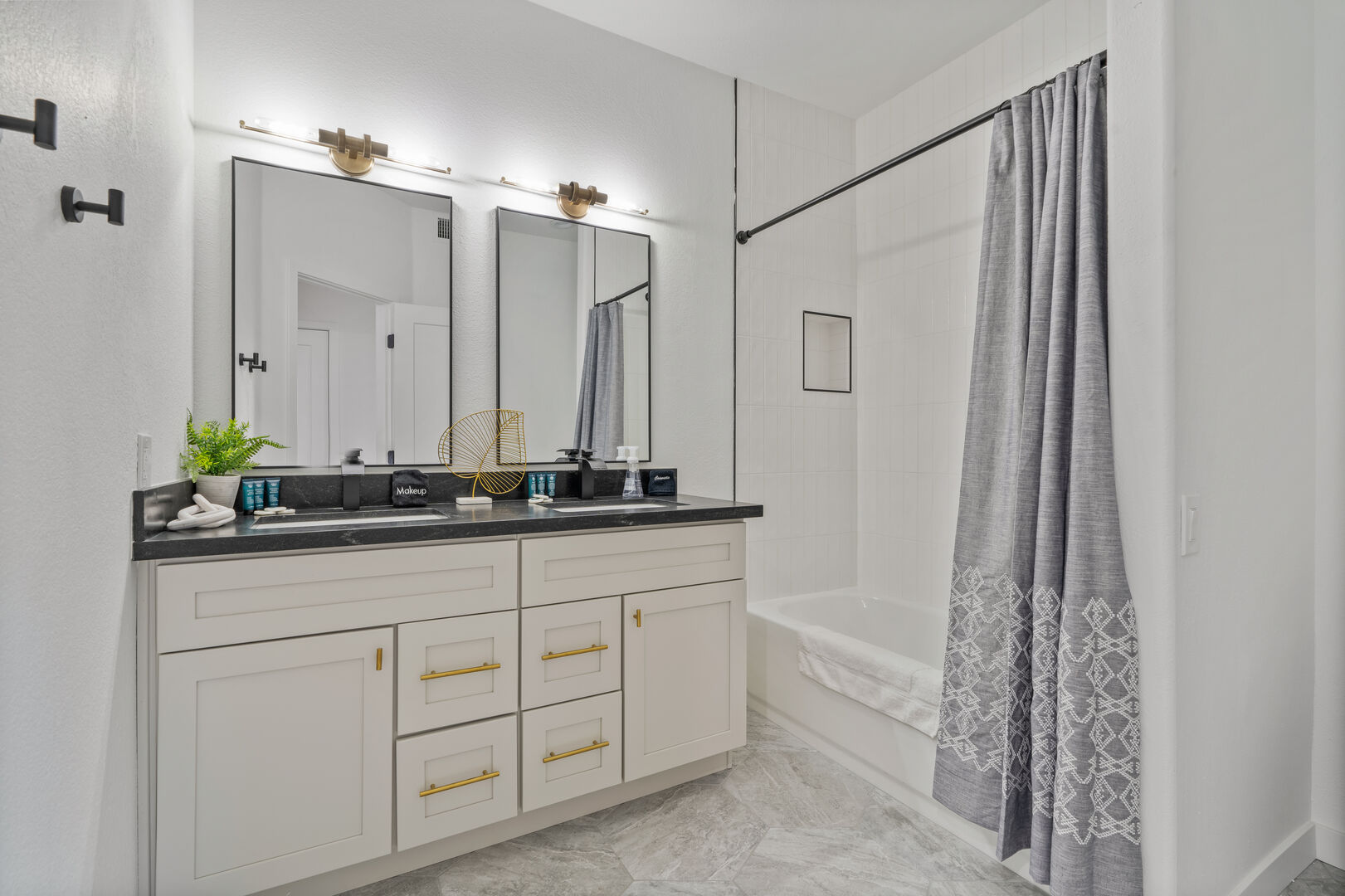 Sandra Place - Image 24