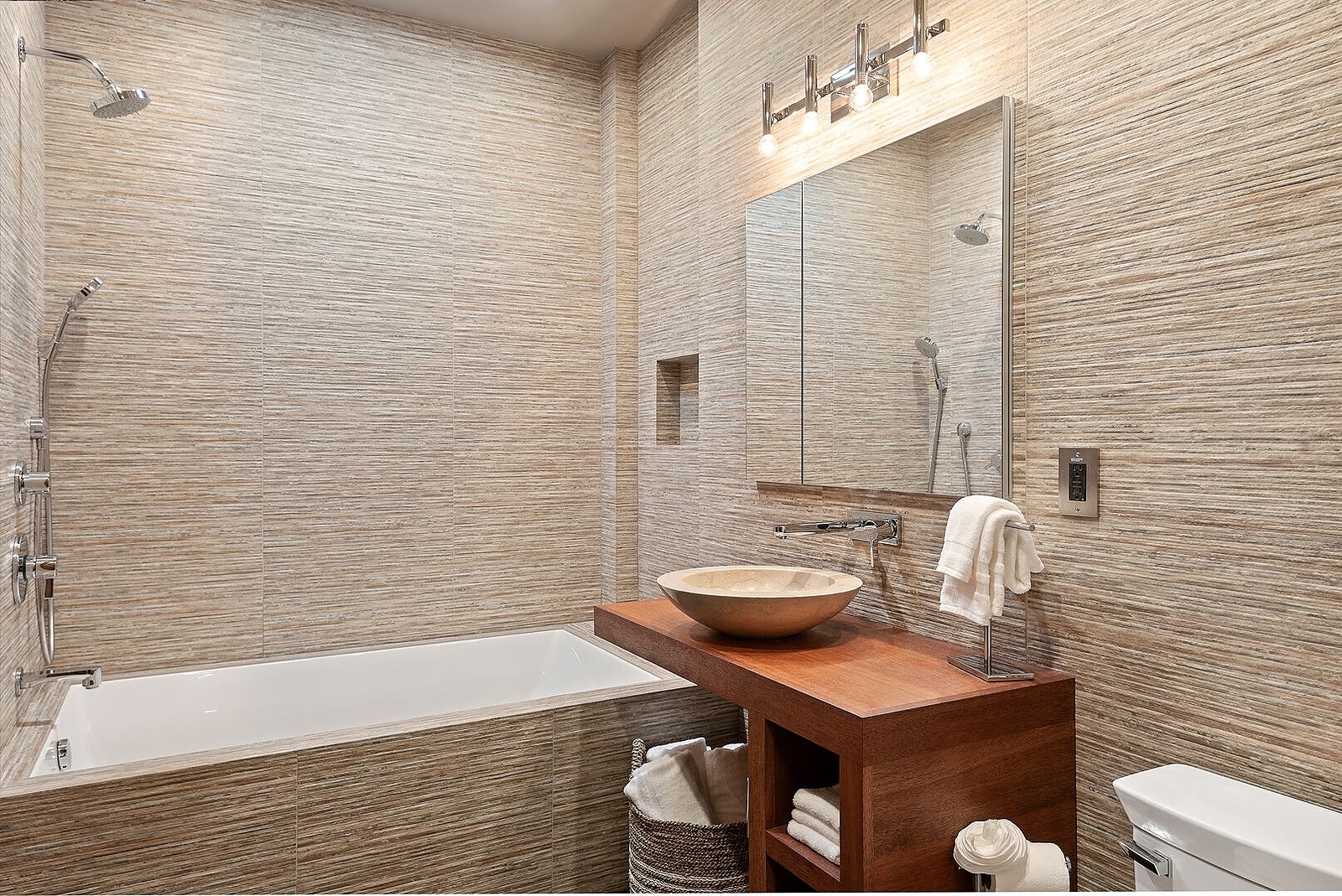 Middle Home - Image 28