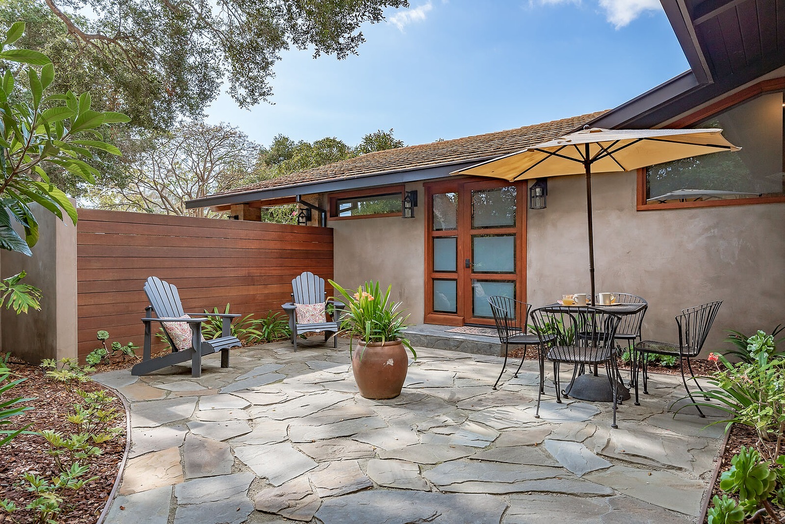 Middle Home - Image 7