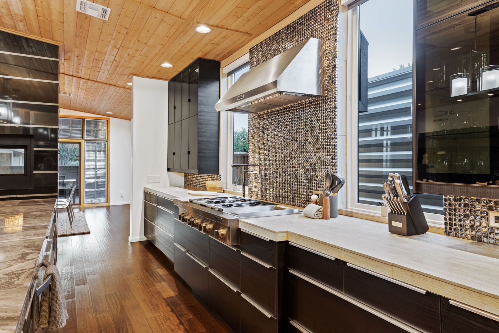 Waterfall House - Image 10