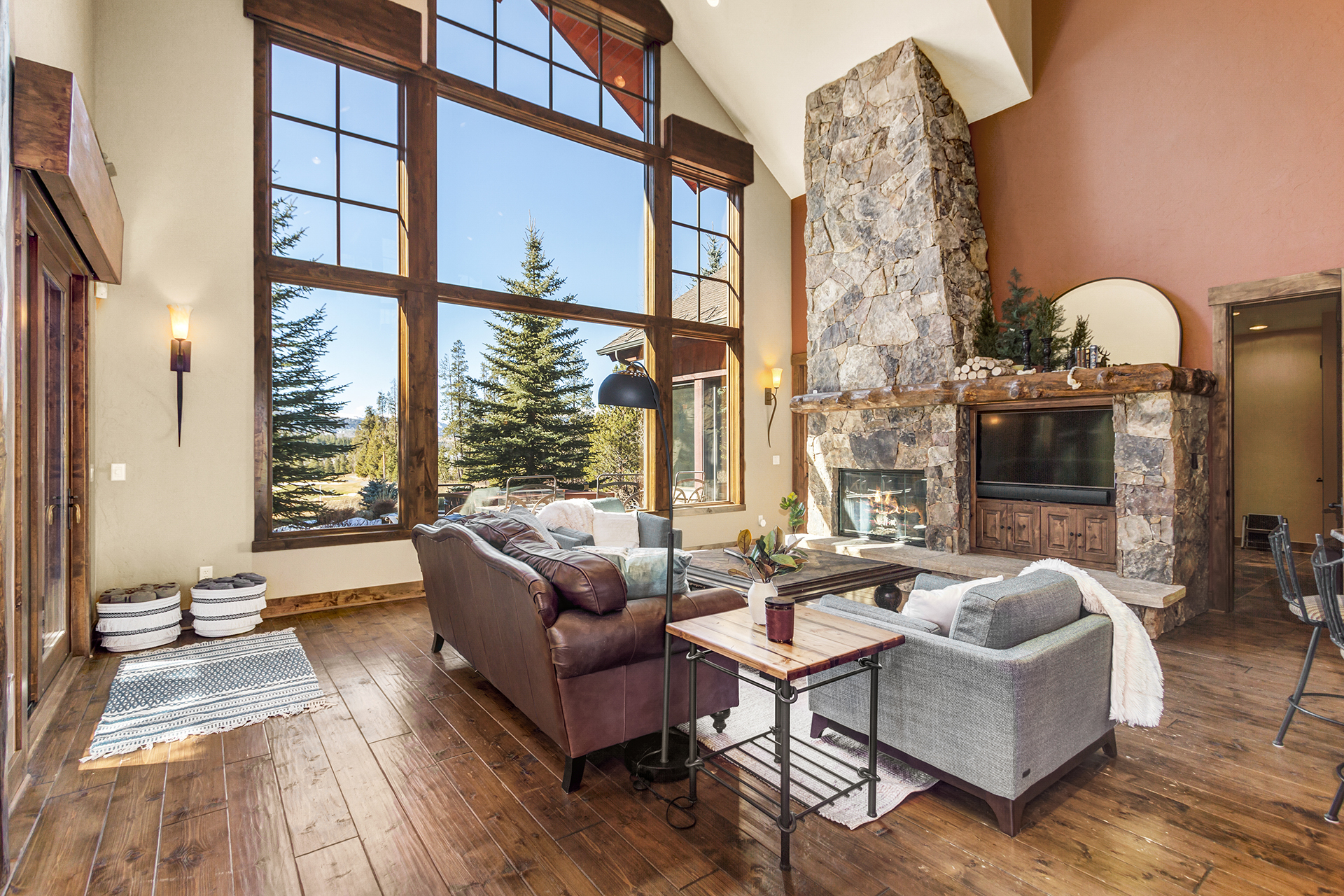 Twin Peaks Lodge - Image 3