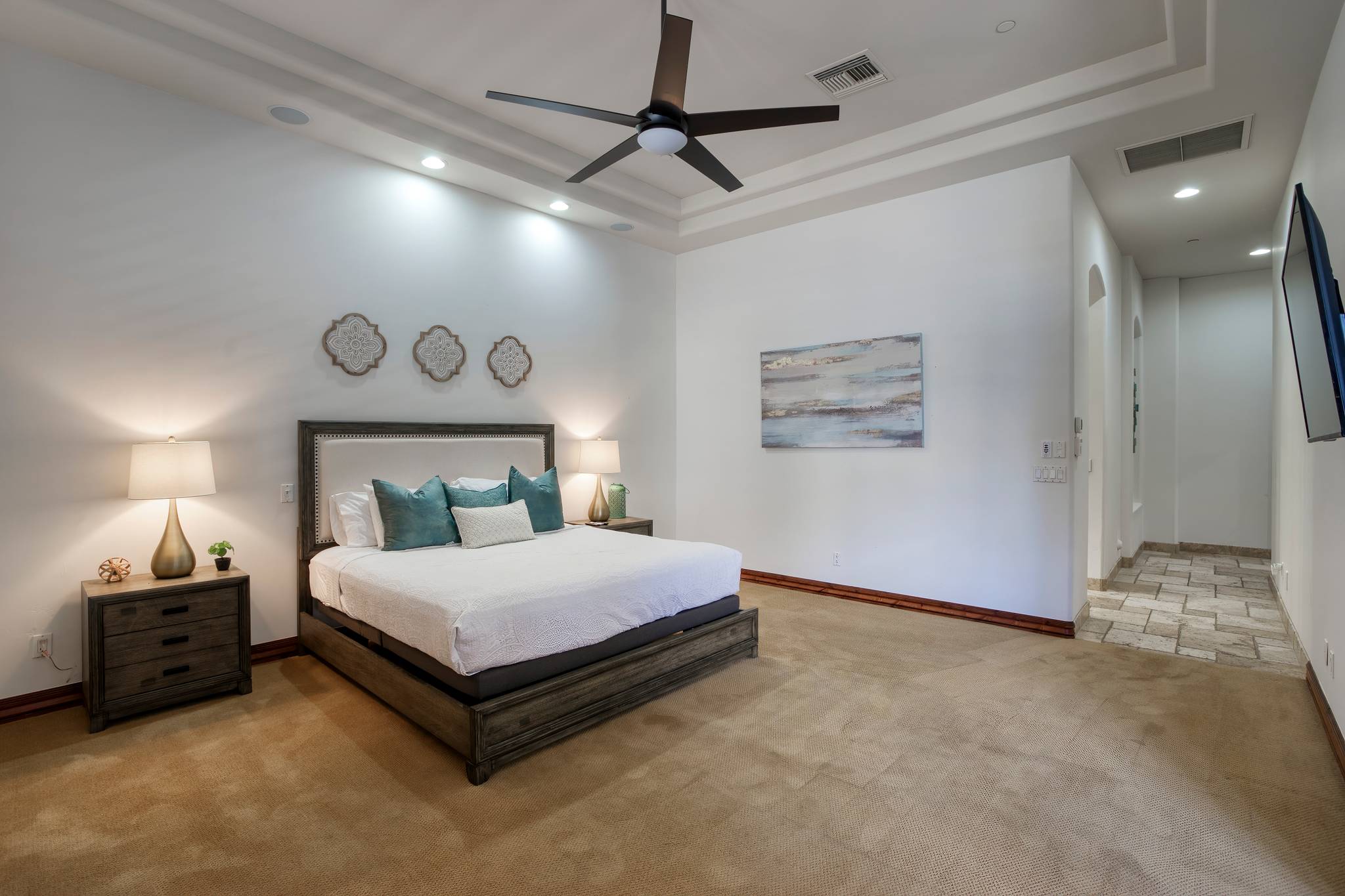 Pinnacle Vista Manor - Image 32