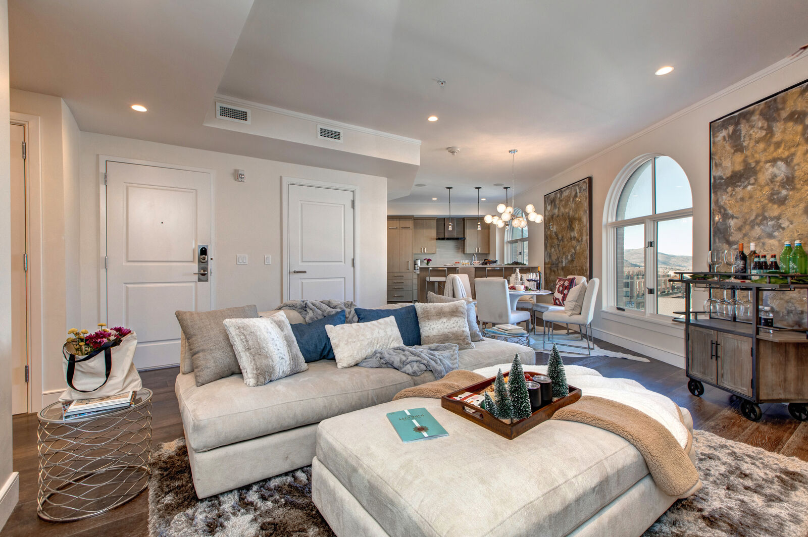 Silver Home - Image 4