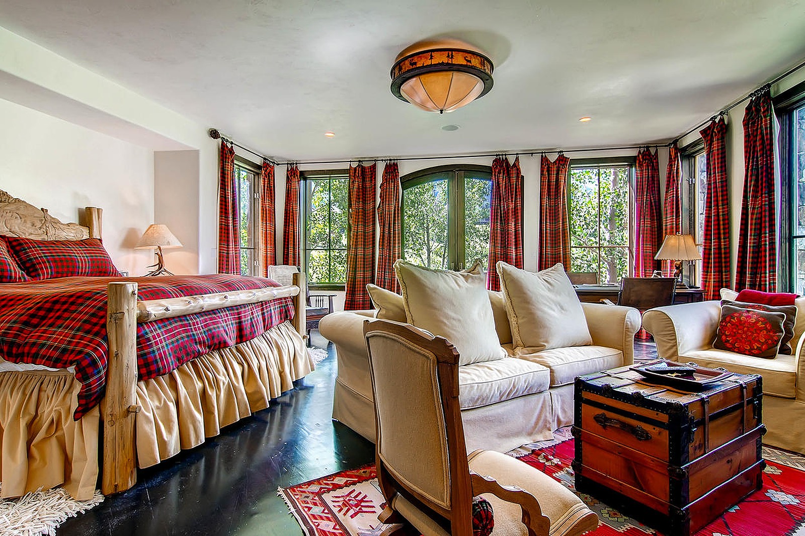 Country Club Manor - Image 10