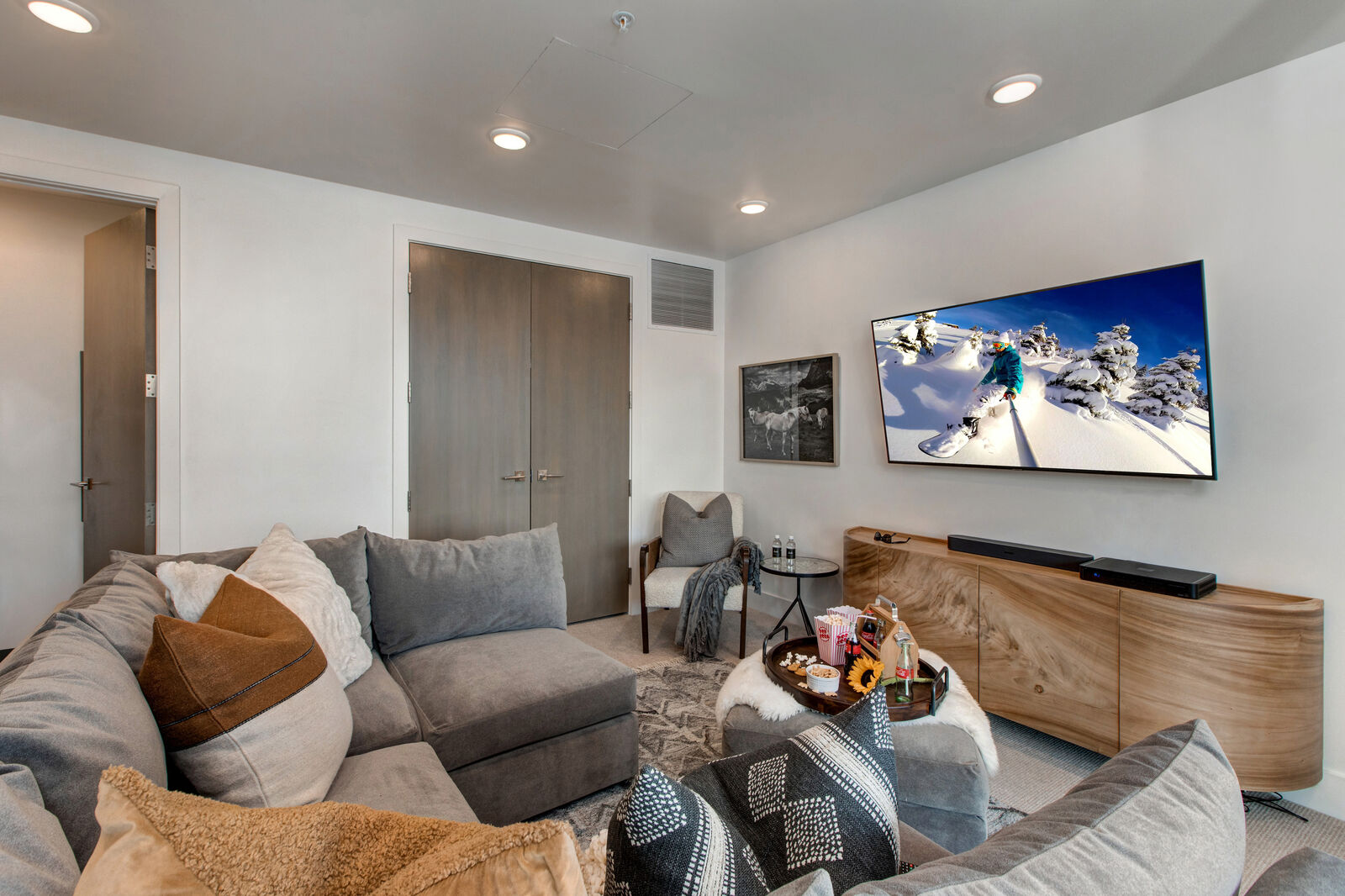 West House - Image 42