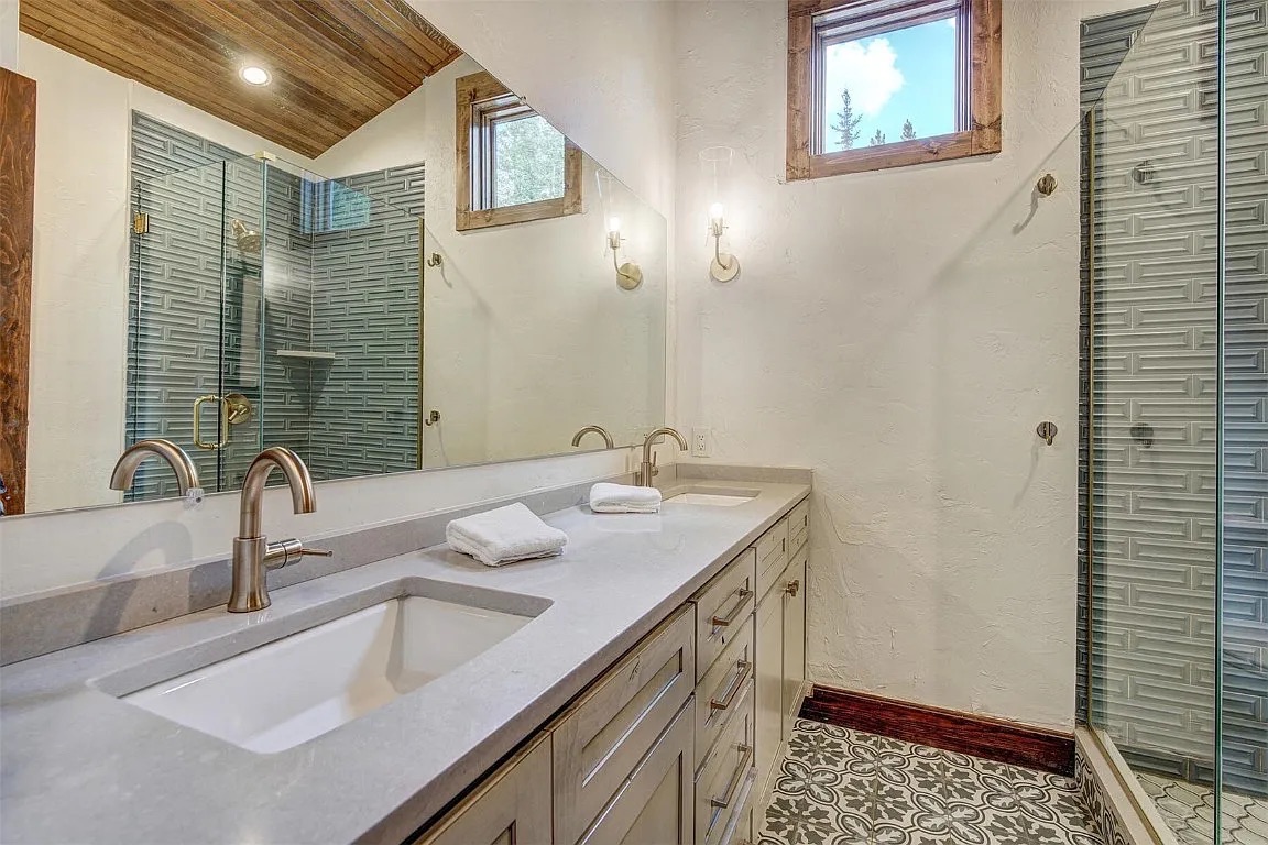 Creekside Chateau - Image 20