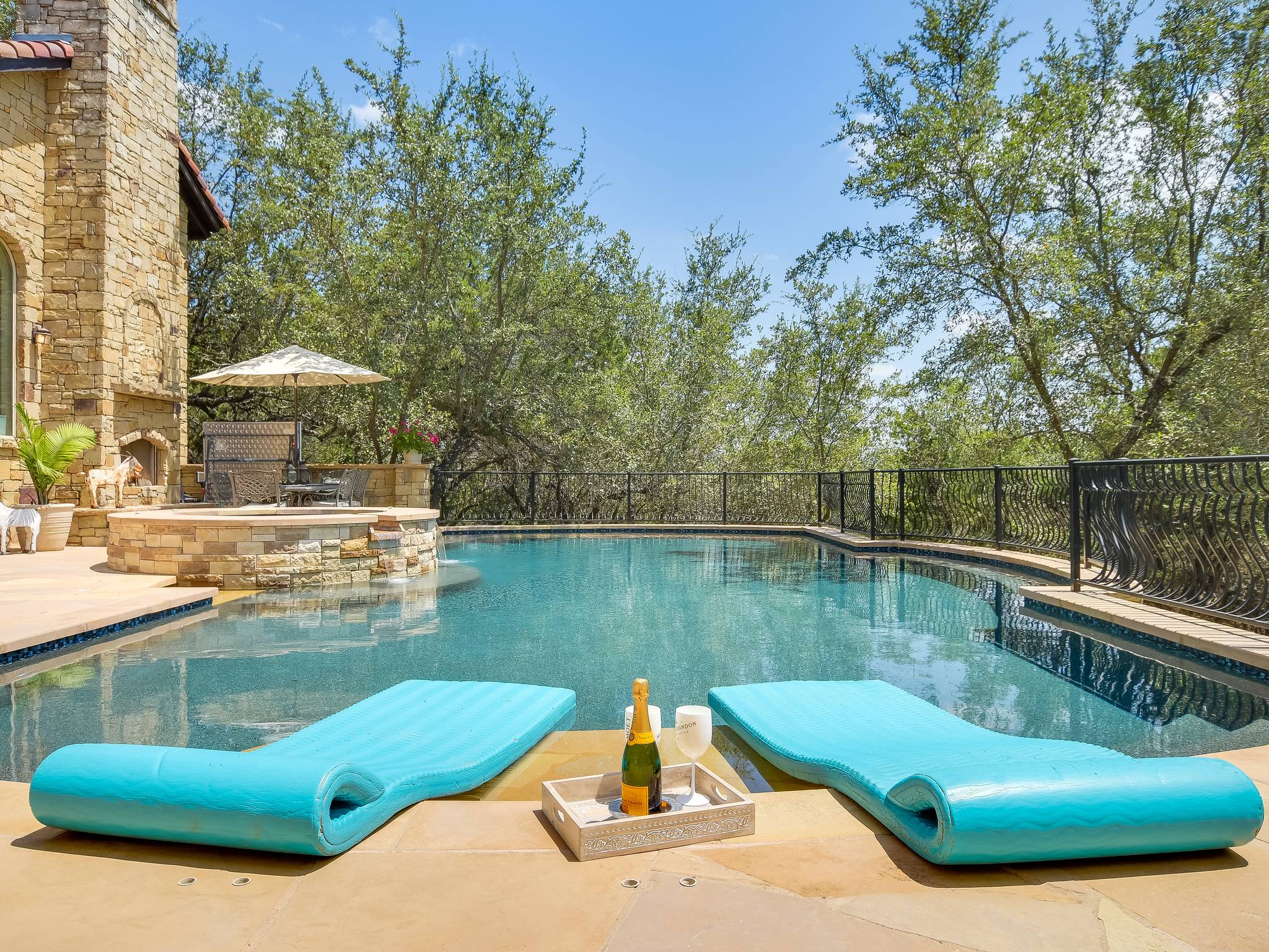 Rock Cedar House - Image 31