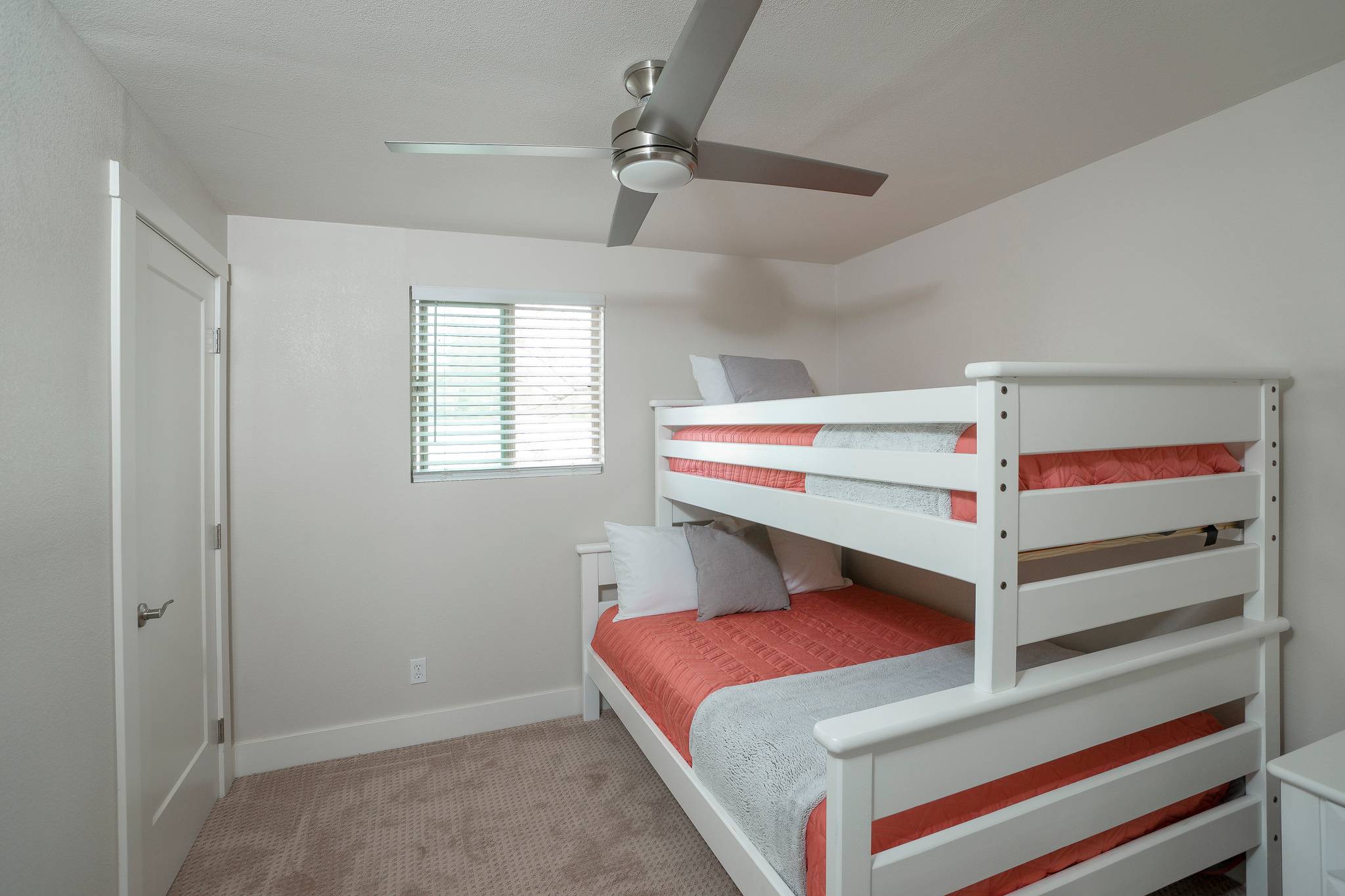 Sunrise Manor - Image 30