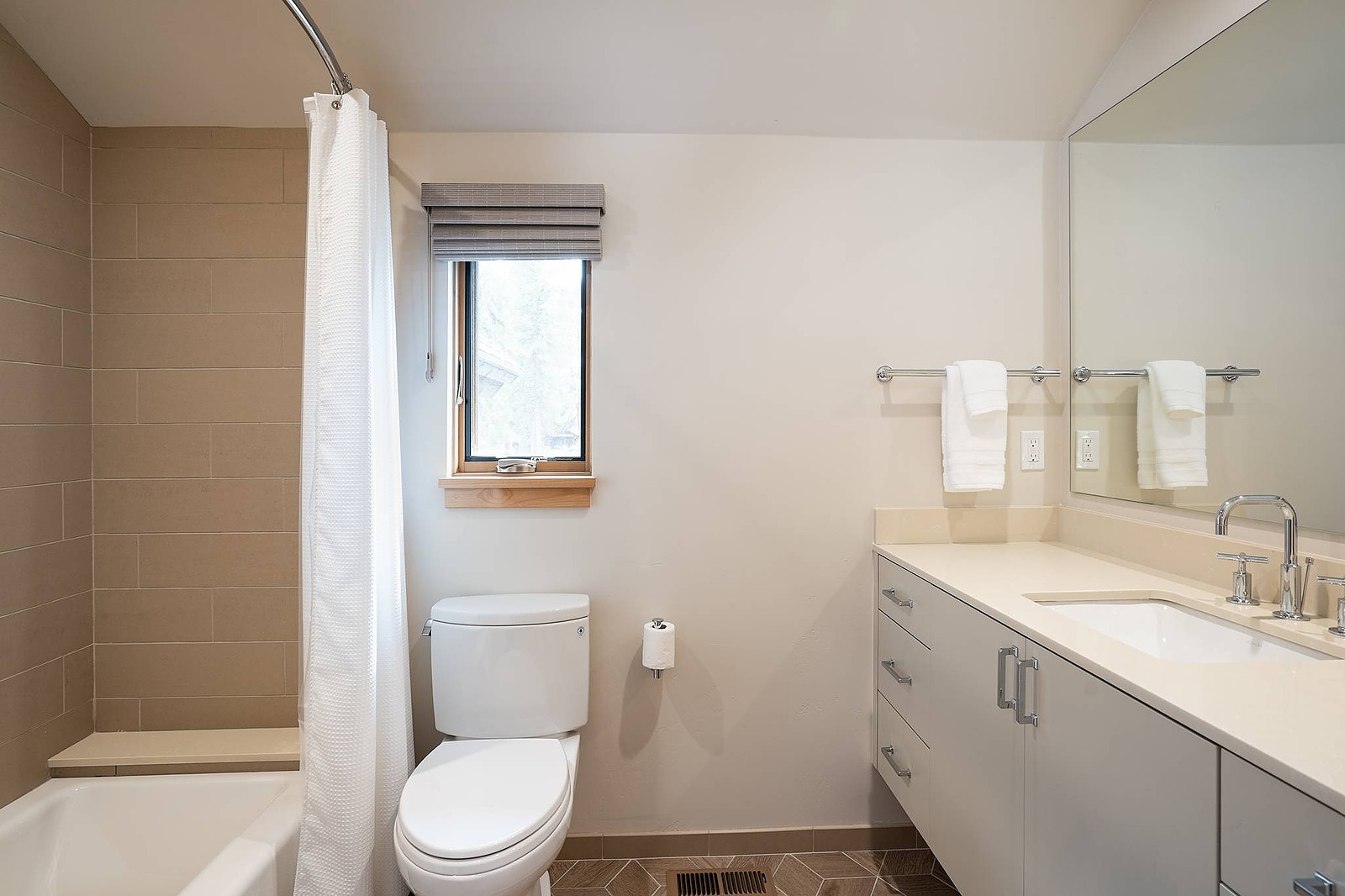 Trail House - Image 24