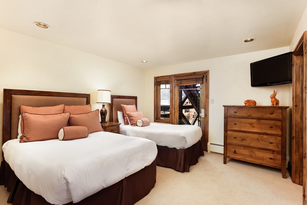 Summit Home - Image 10