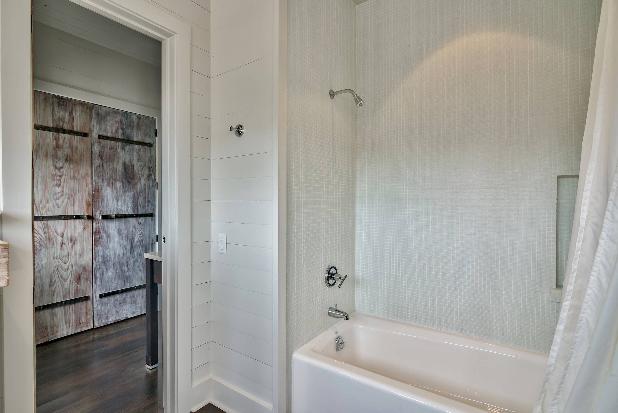 Leatherjack House - Image 23