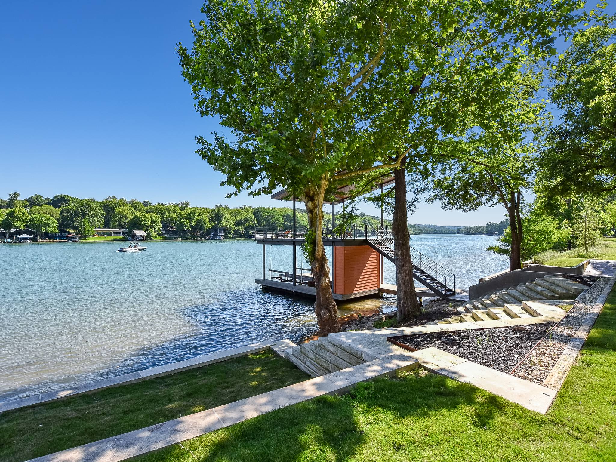 Red Cypress Home - Image 37