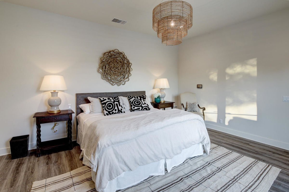 Spring Manor - Image 10