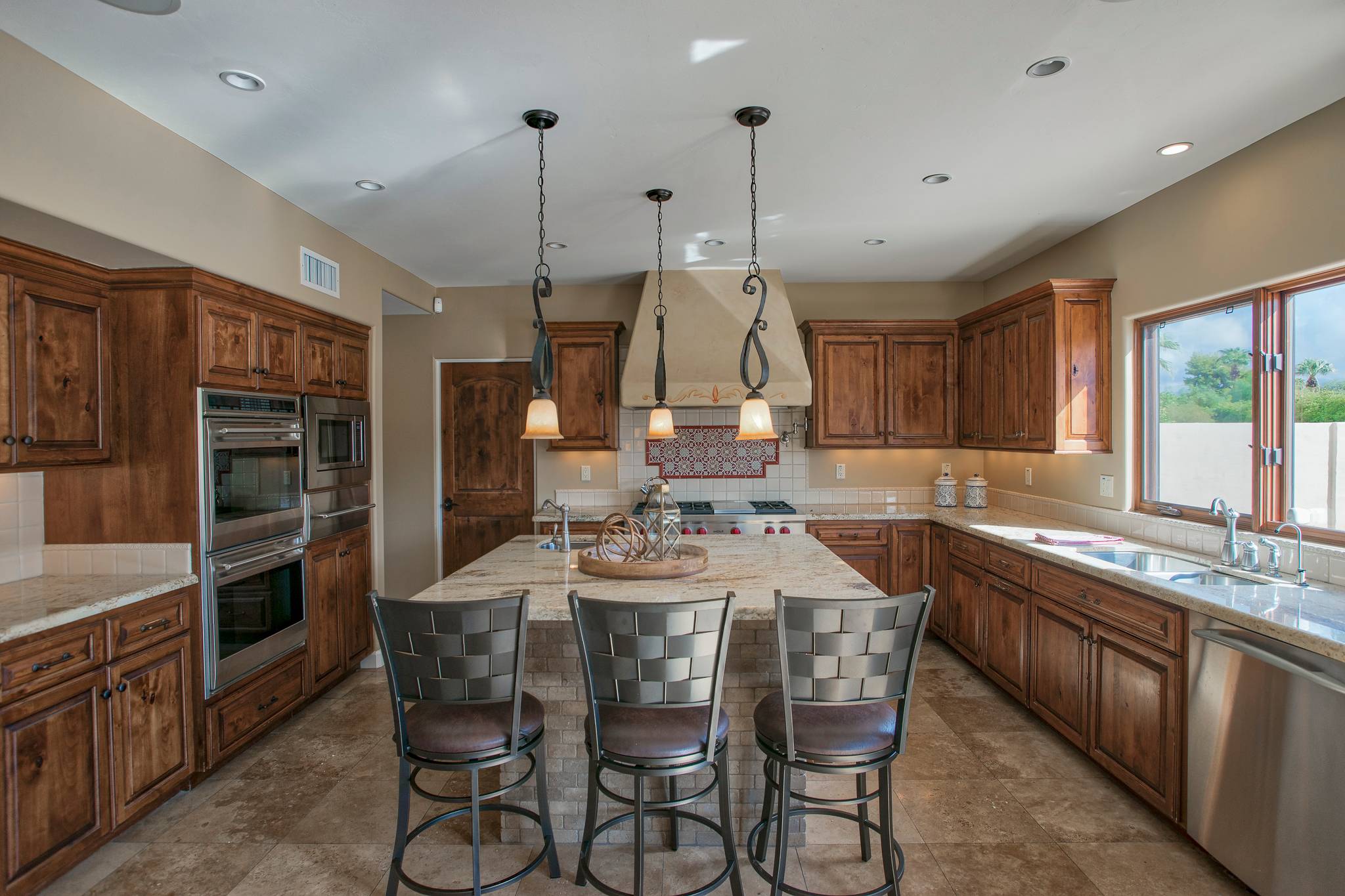 Sunrise Manor - Image 4