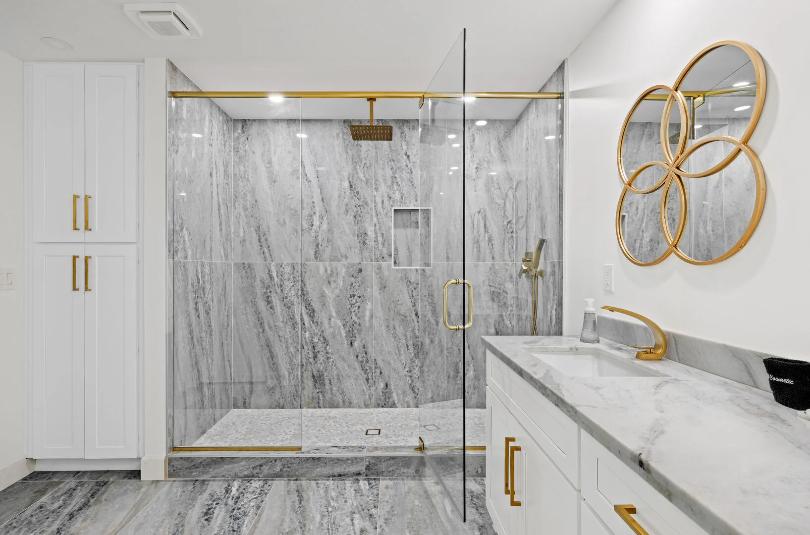 Bee Brush House - Image 13