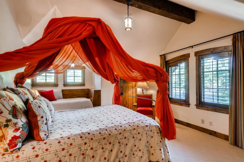 Peerless Manor - Image 22