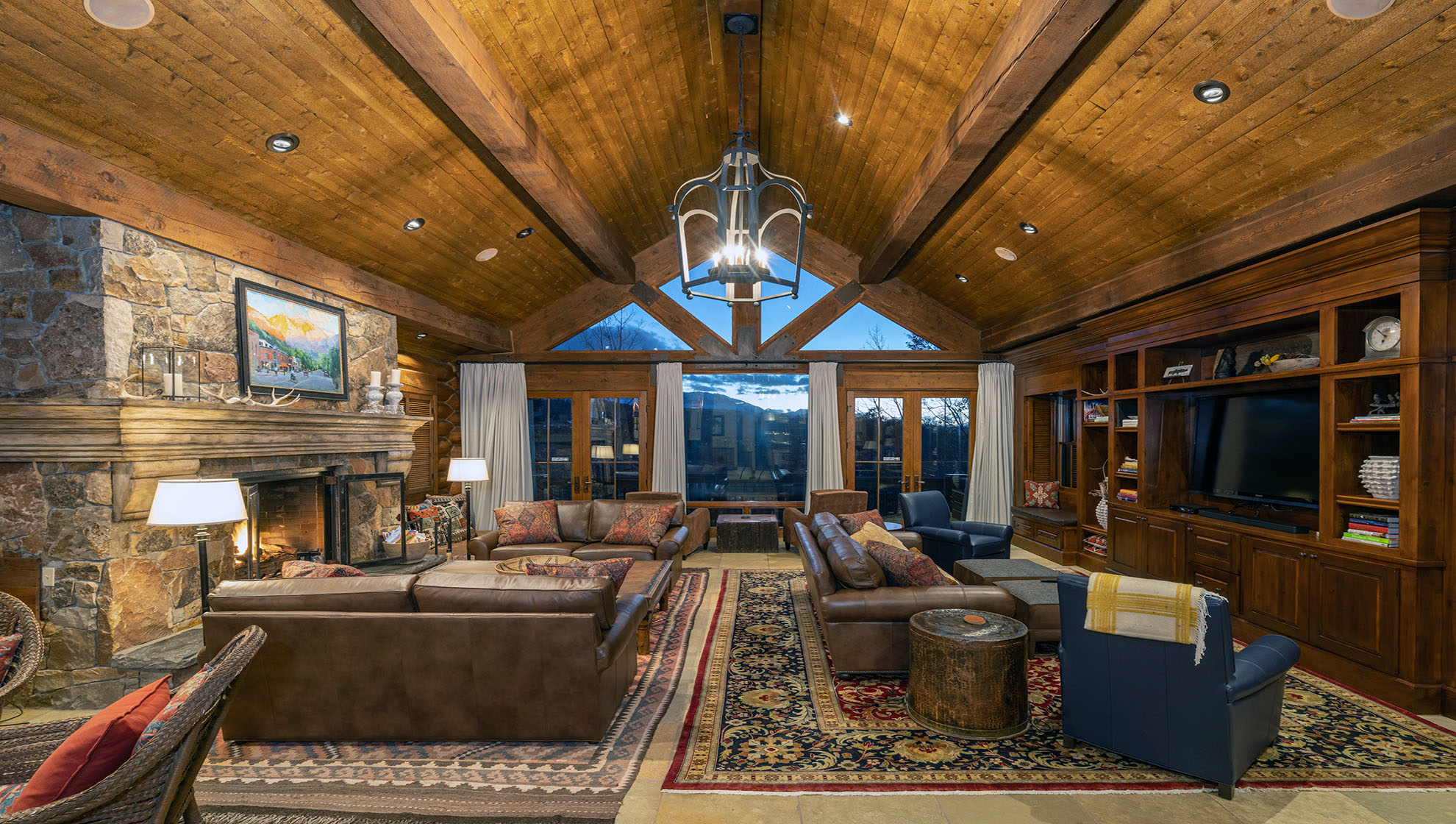 Peaks Manor - Image 2