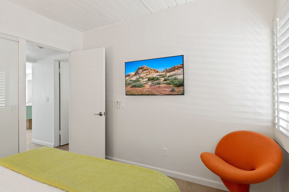 Mid Century Ranch - Private Resort-style Pool! - Image 4