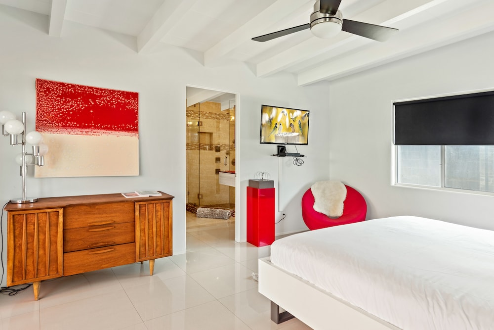 Modern Desert Oasis - Image 2