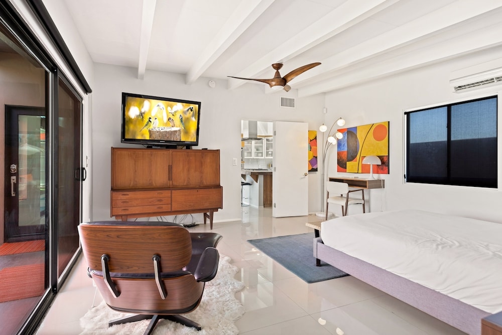 Modern Desert Oasis - Image 10