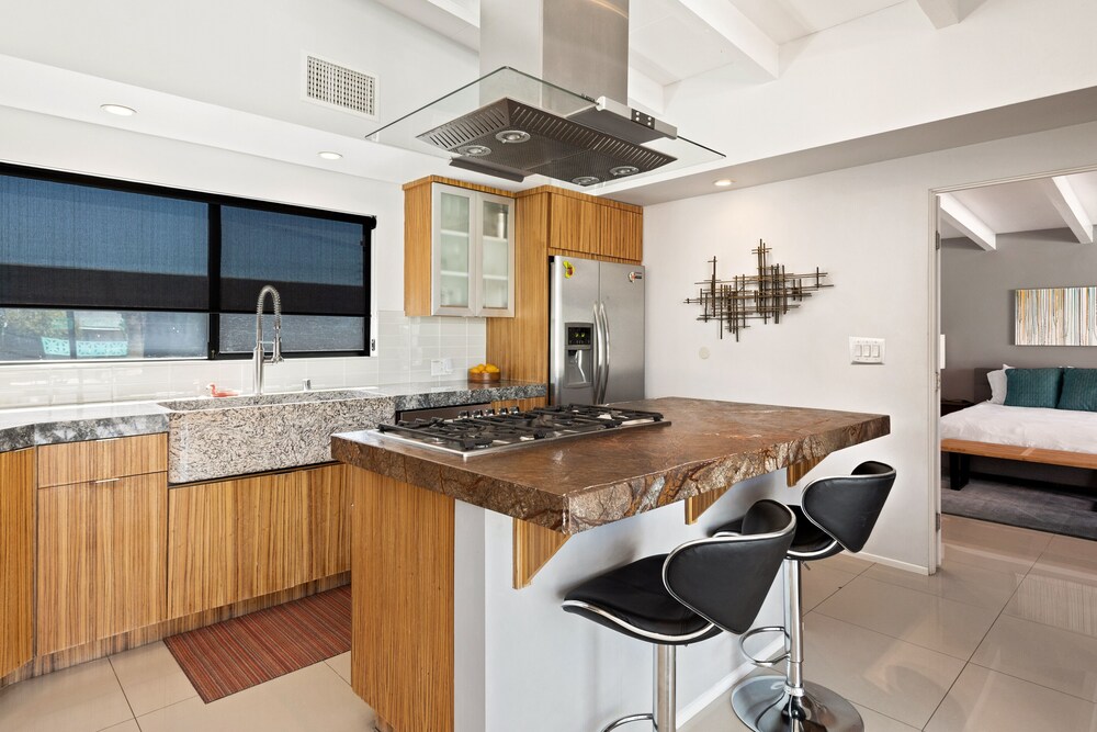 Modern Desert Oasis - Image 14