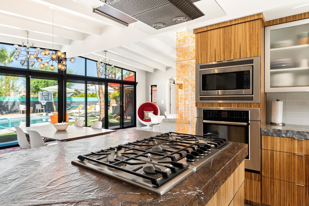 Modern Desert Oasis - Image 16