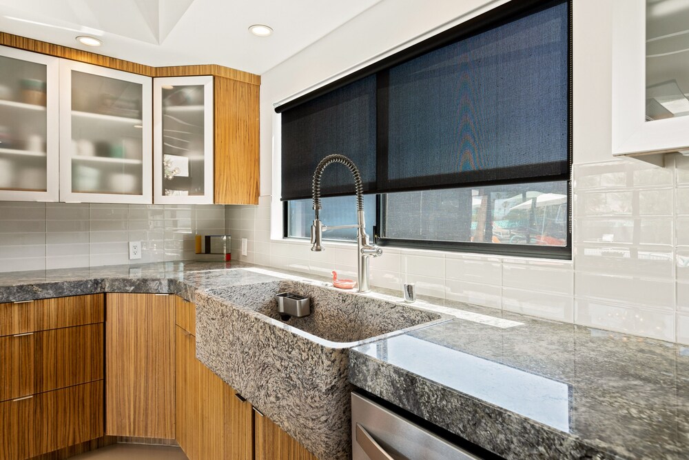 Modern Desert Oasis - Image 18