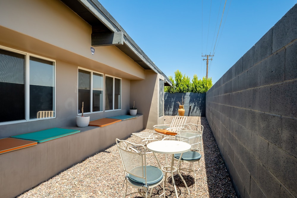 Modern Desert Oasis - Image 28