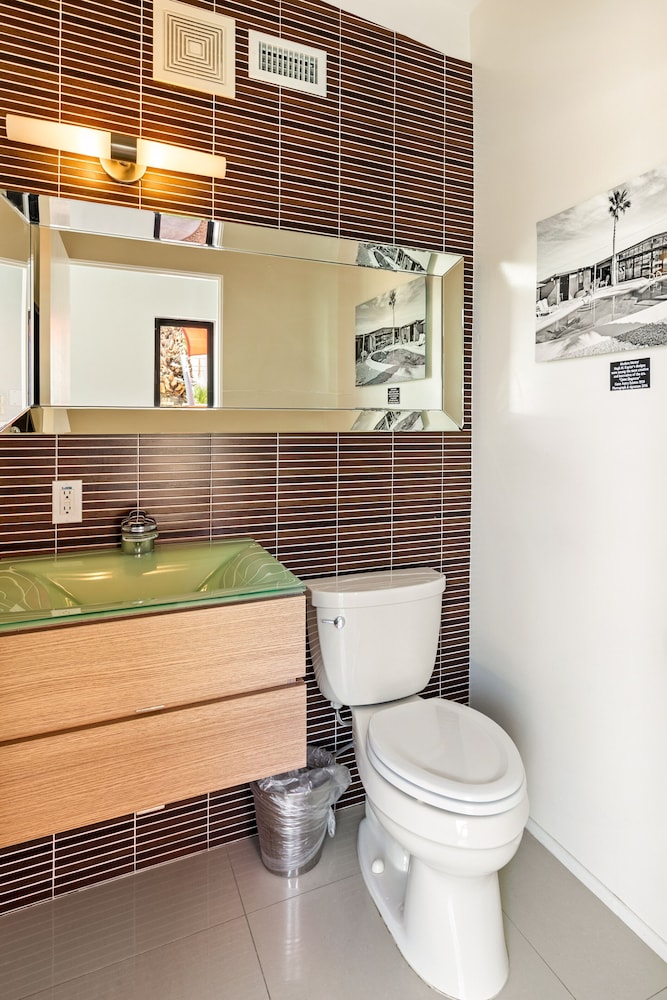 Modern Desert Oasis - Image 32