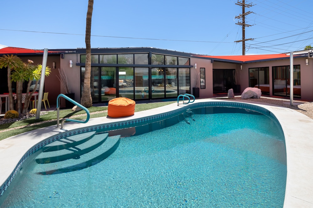 Modern Desert Oasis - Image 35