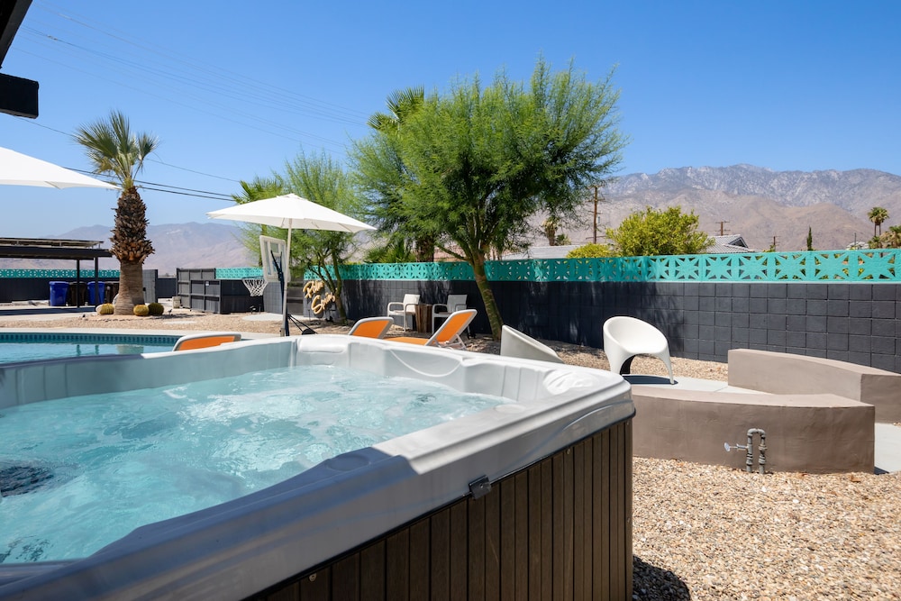 Modern Desert Oasis - Image 37