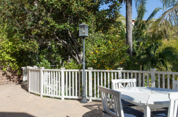 Hillside House - Image 43