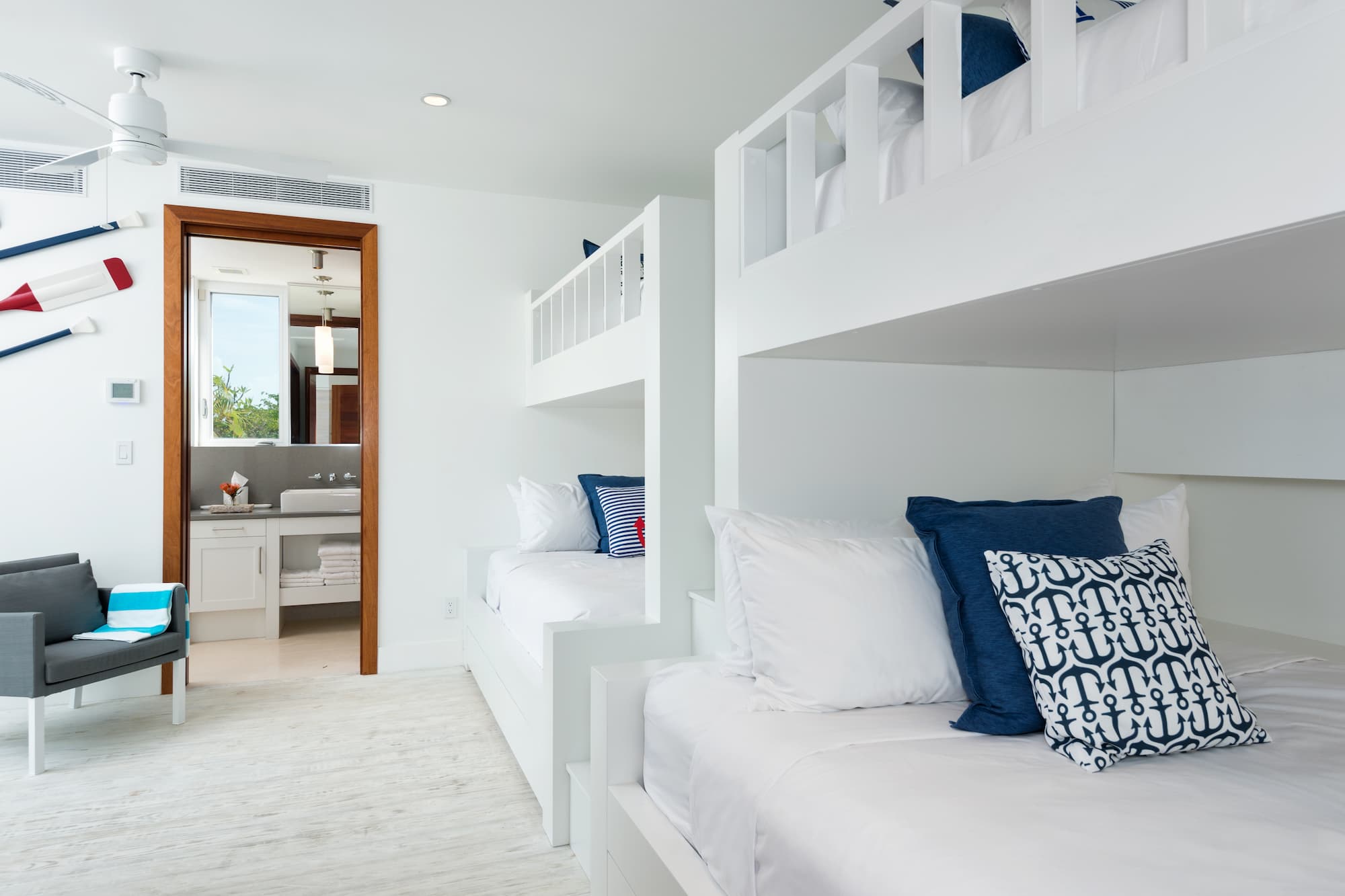 Ocean Waves Place - Image 19