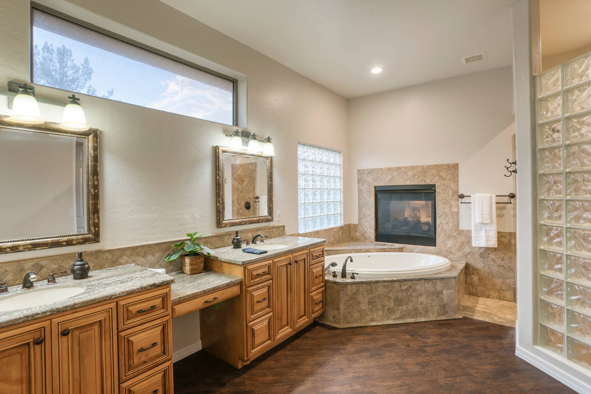 Gary Manor - Image 17