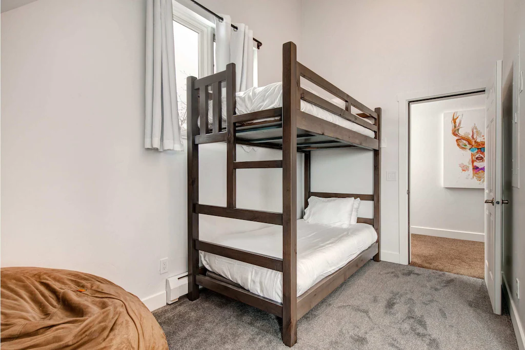 Warnick Manor - Image 46