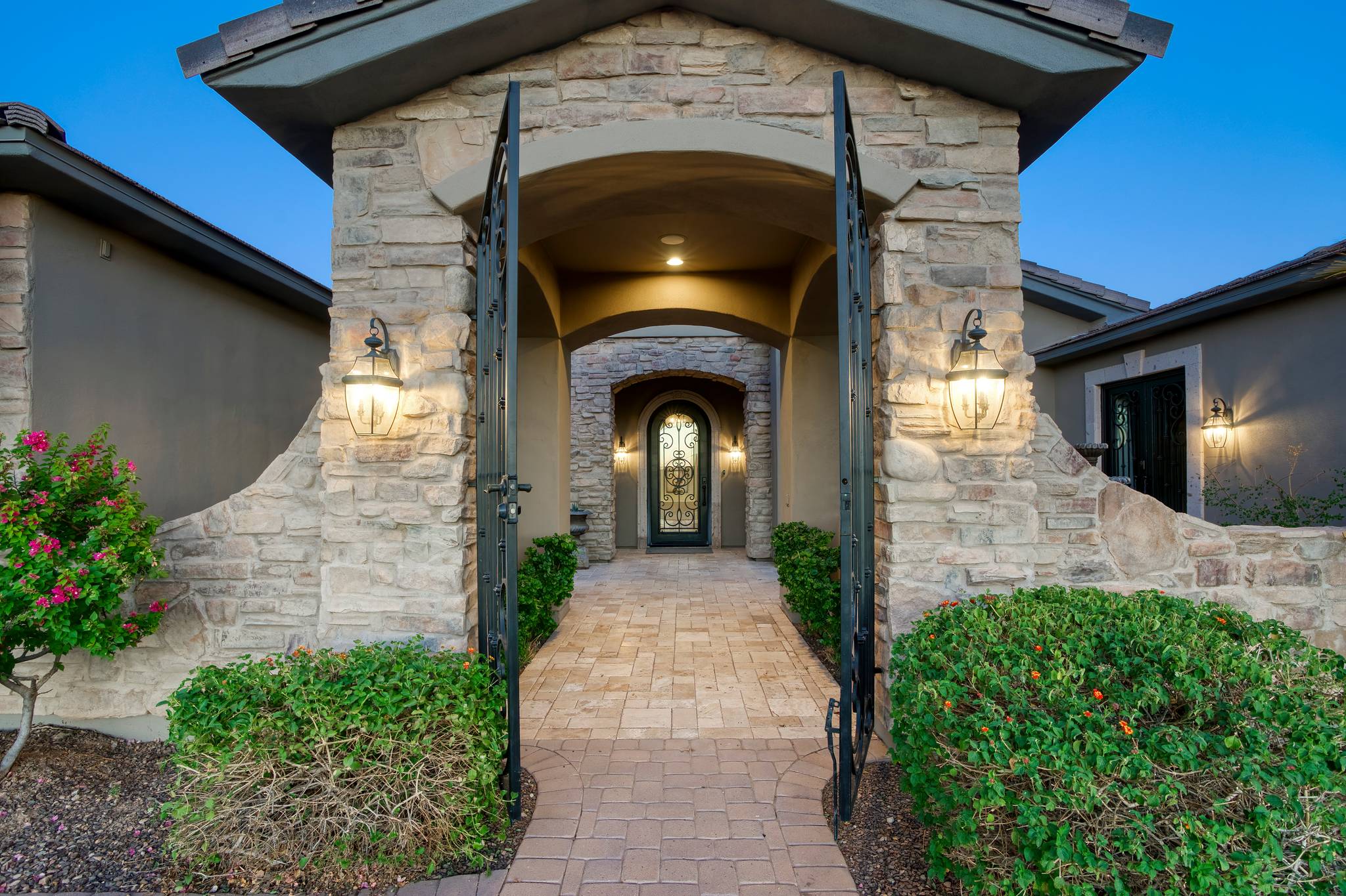 Pinnacle Vista Manor - Image 4