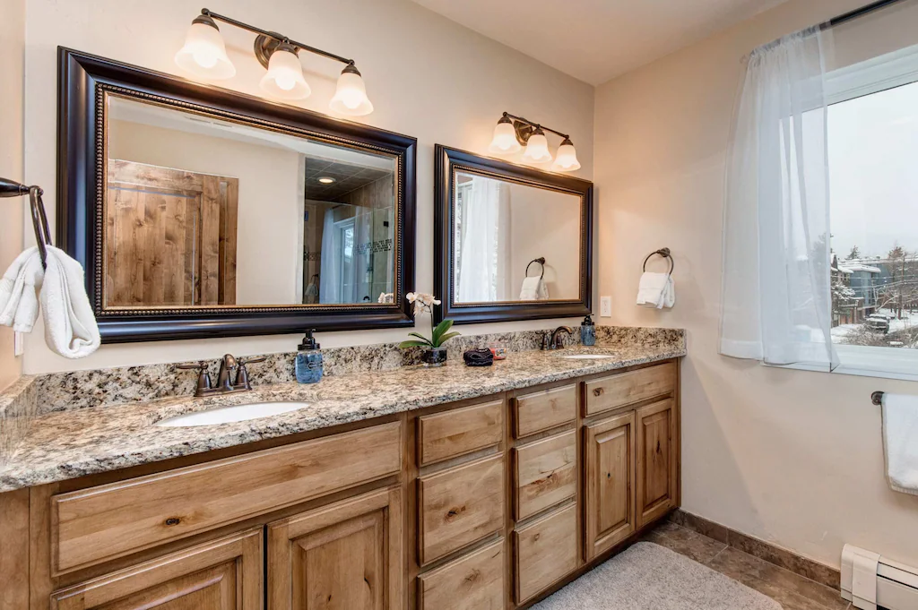 Warnick Manor - Image 32