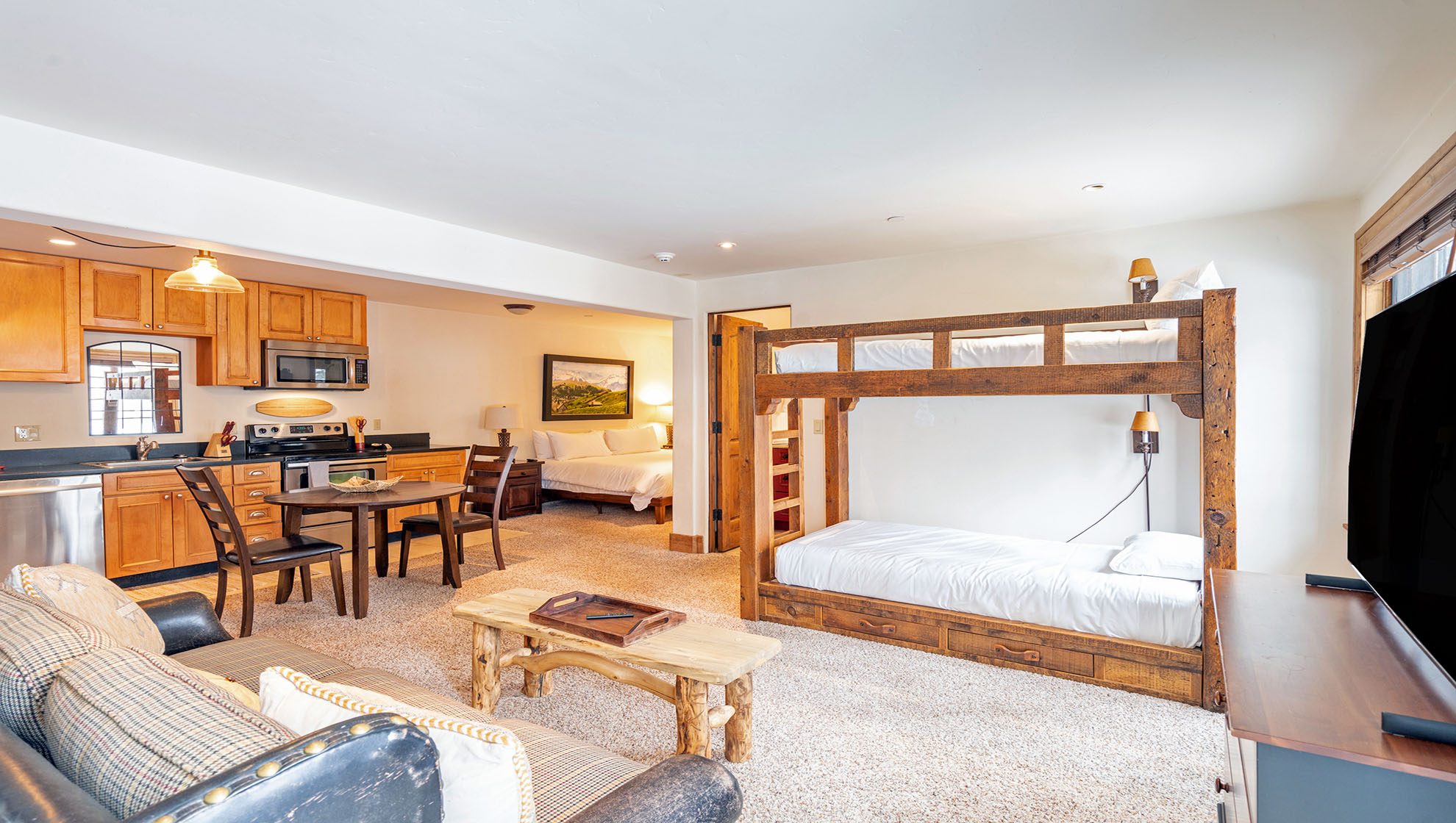 San Joaquin Manor - Image 39