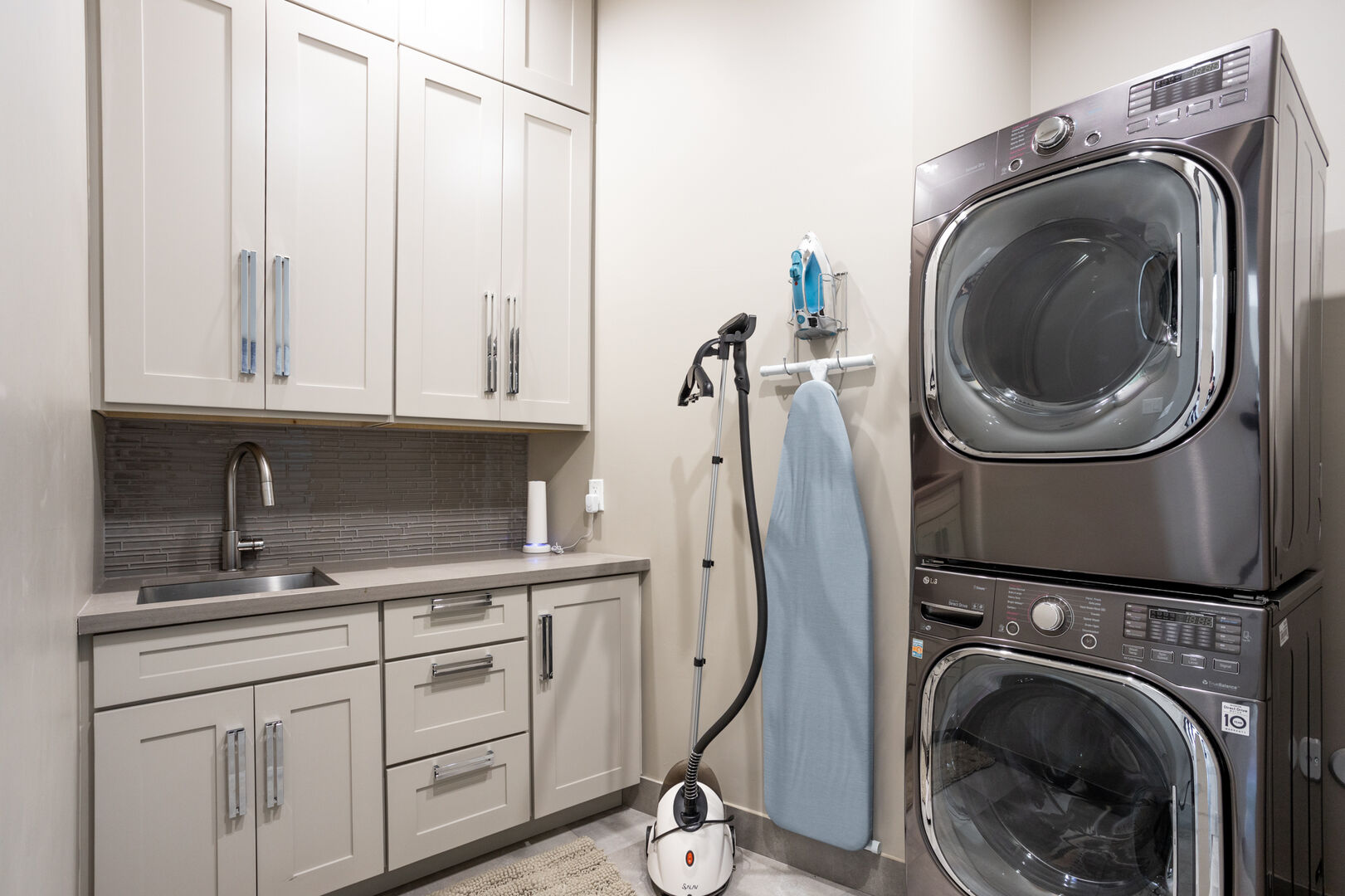 Camelback House - Image 26