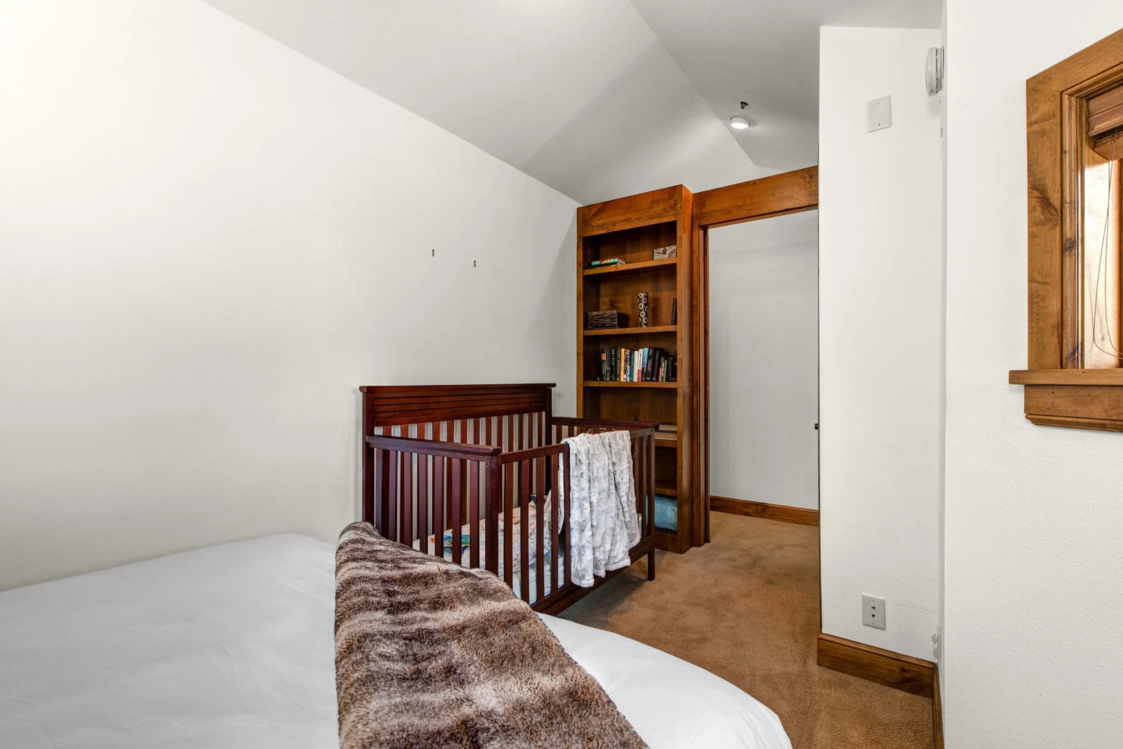 Lakeside Home - Image 23