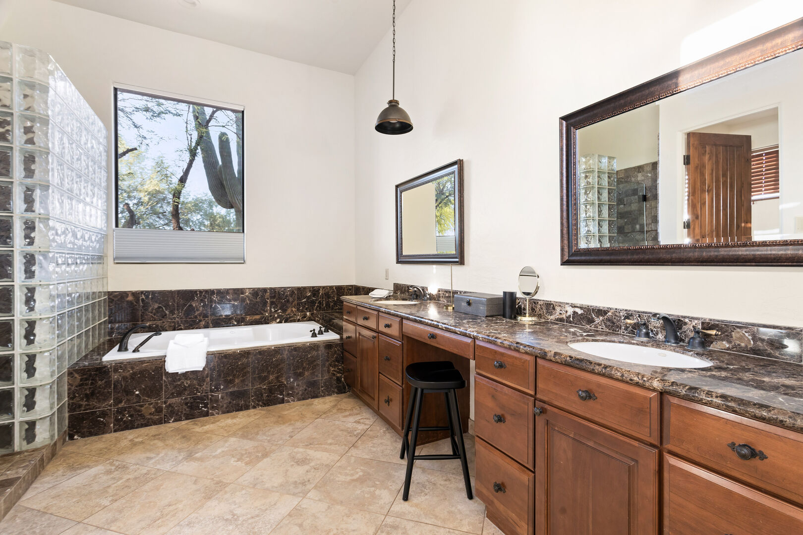 Redbird Manor - Image 15