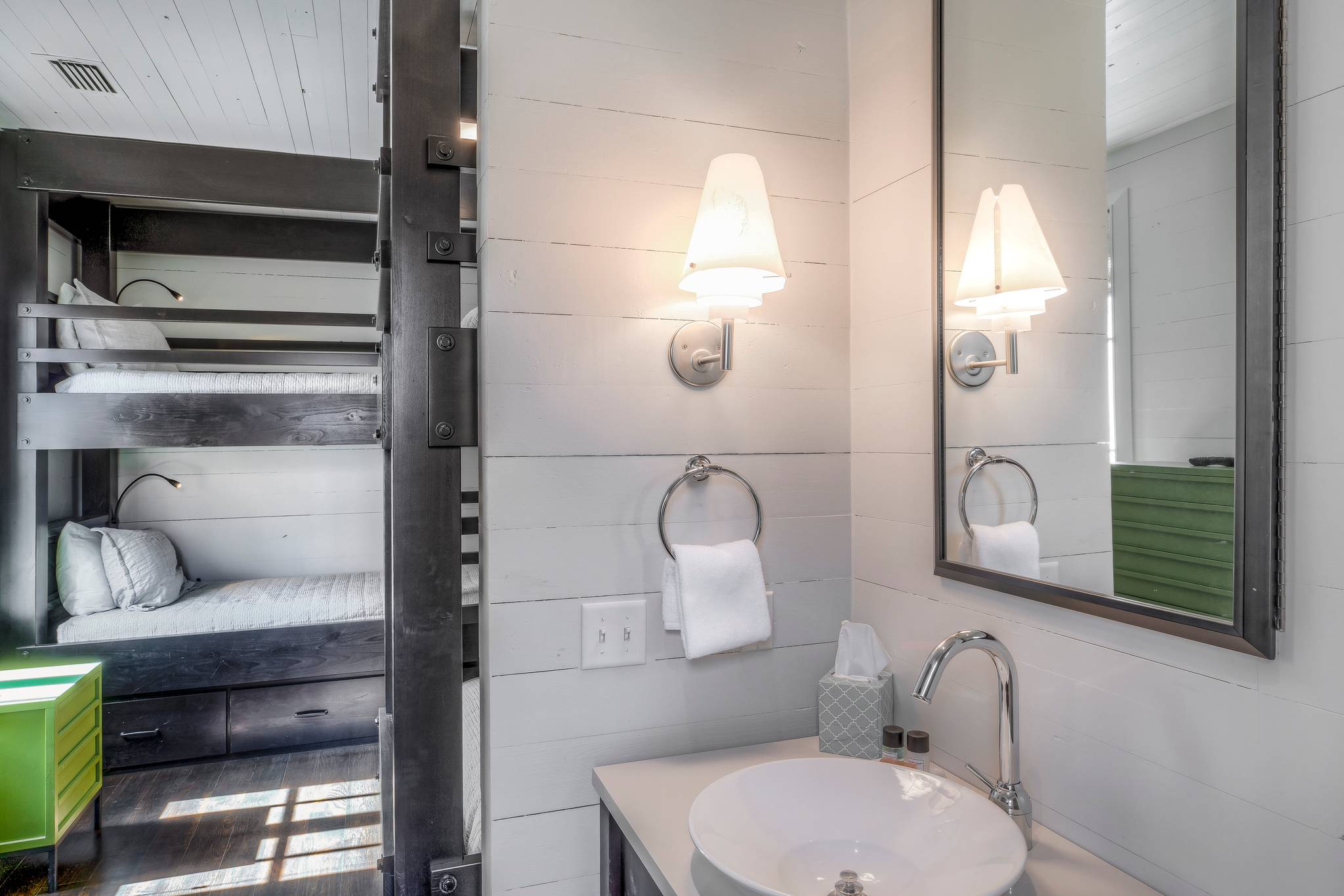 Leatherjack House - Image 25