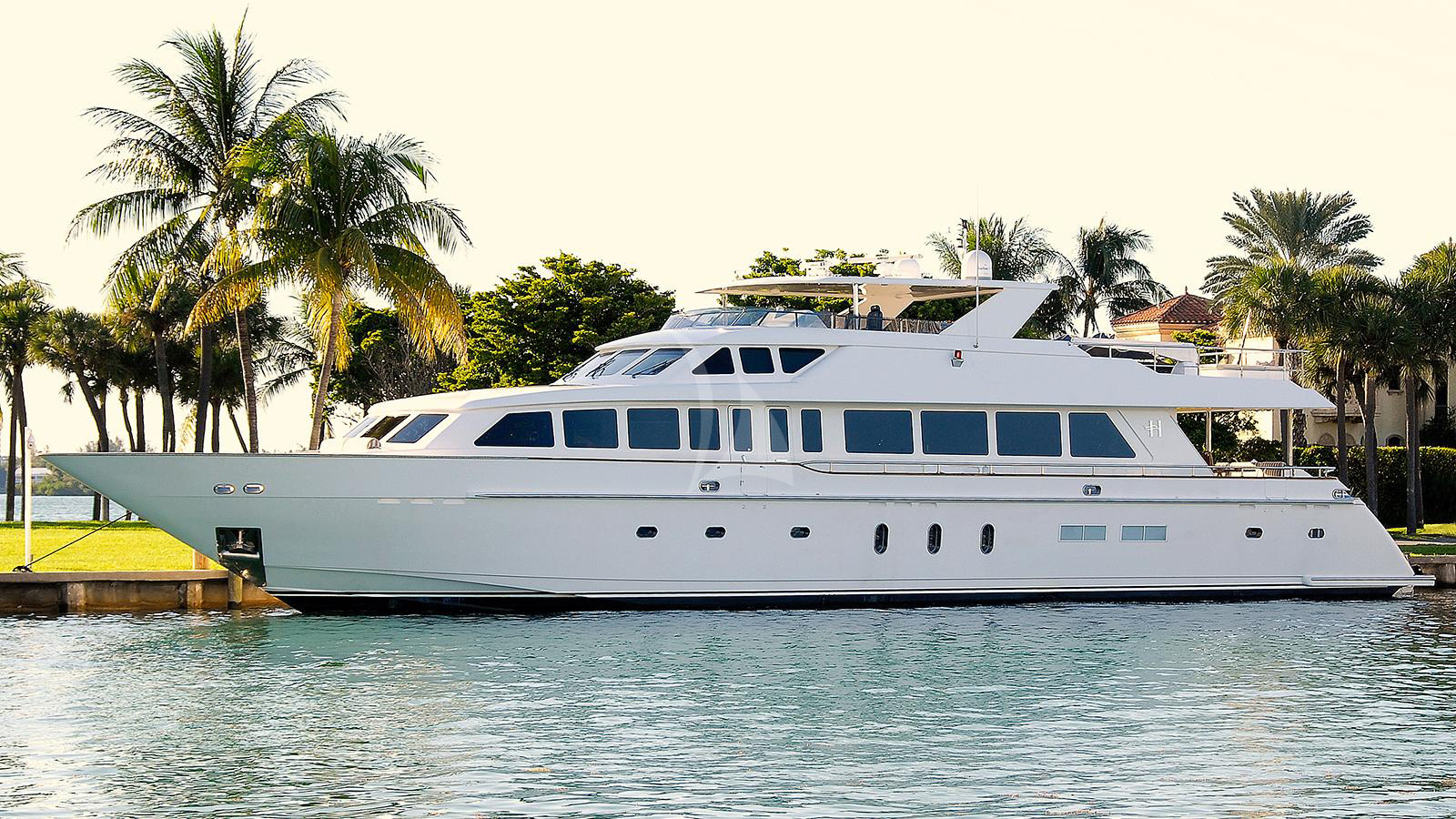 Beachfront Yacht - Image 22