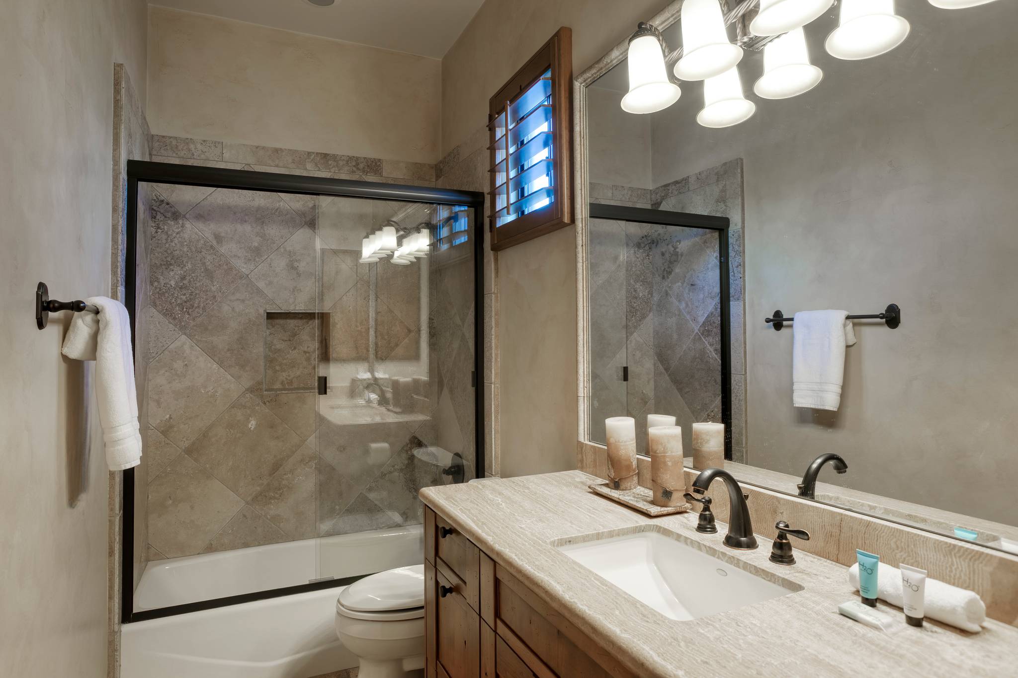 Pinnacle Vista Manor - Image 15