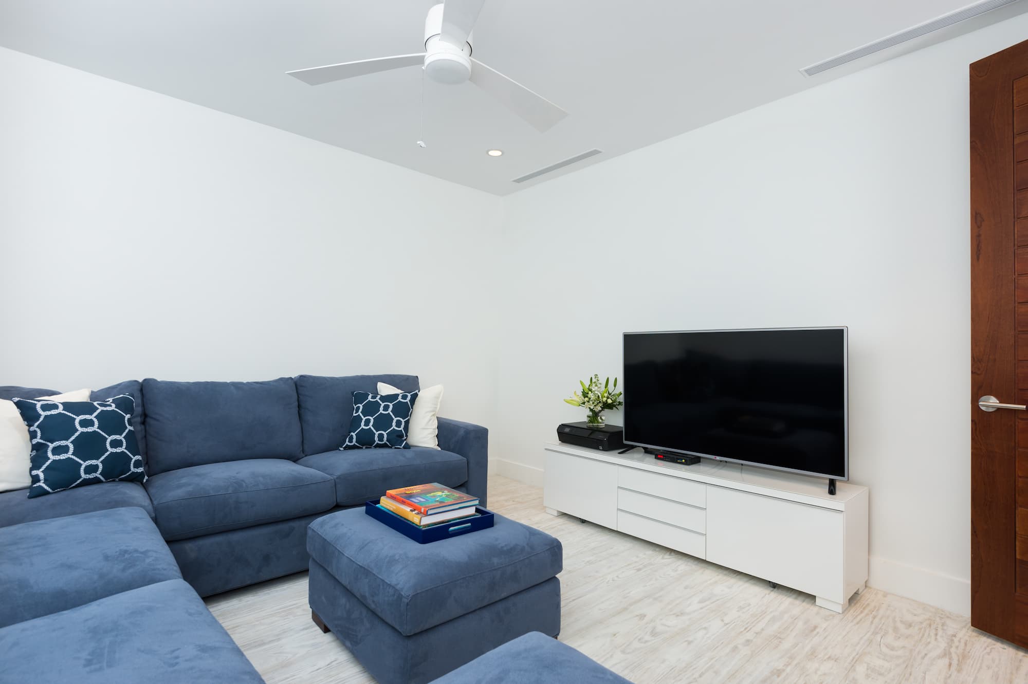 Ocean Waves Place - Image 20