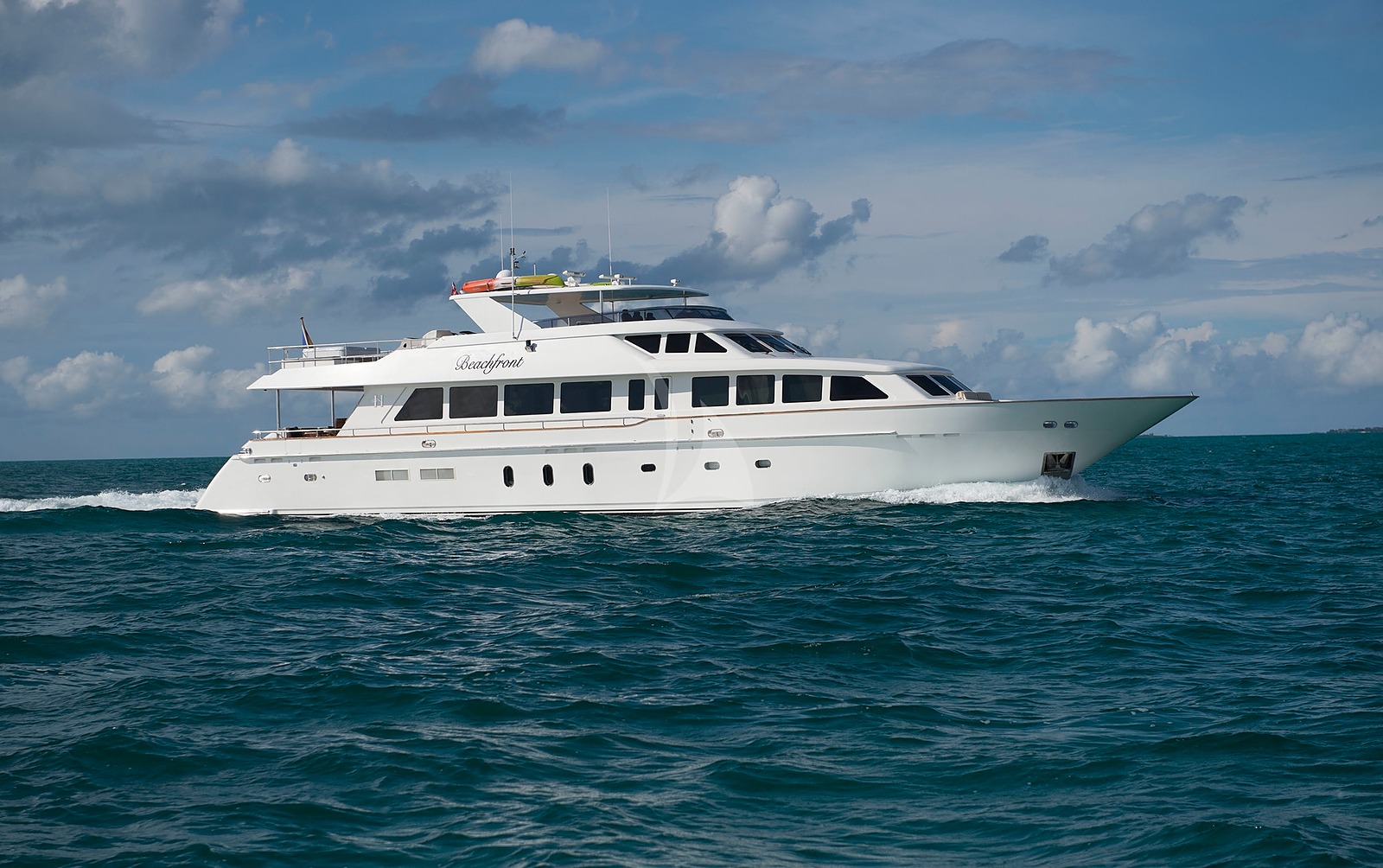 Beachfront Yacht - Image 2