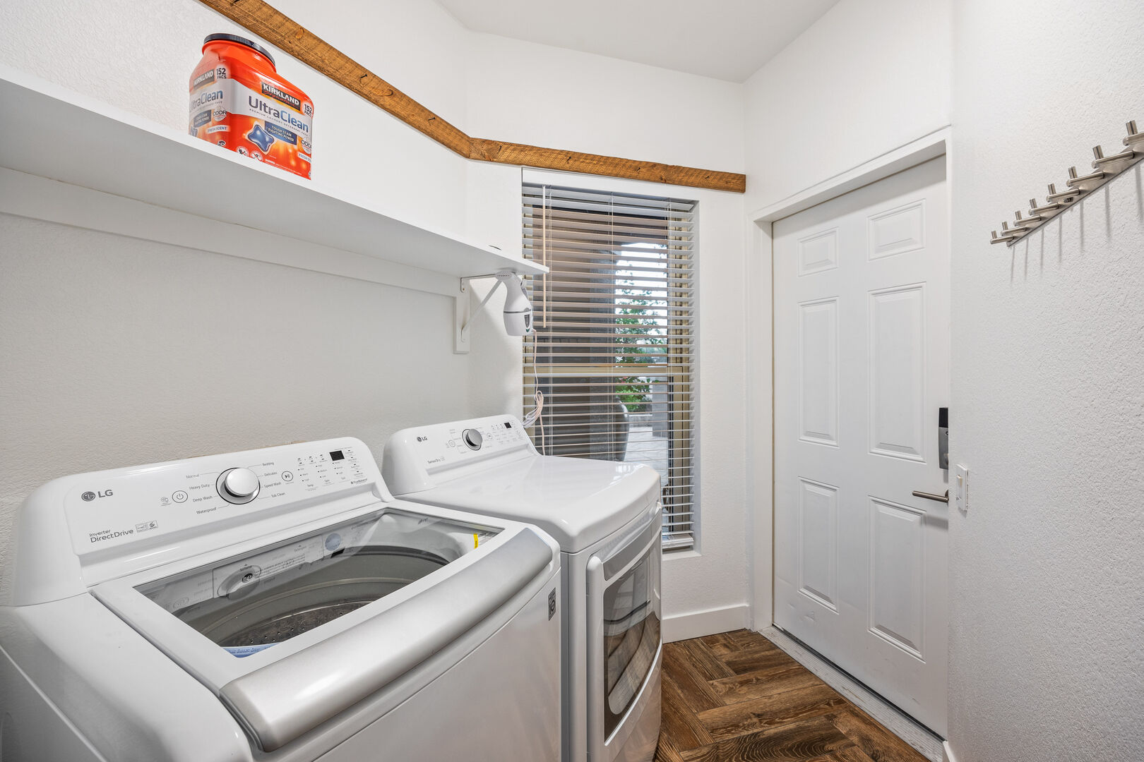 Third Mesa House - Image 30